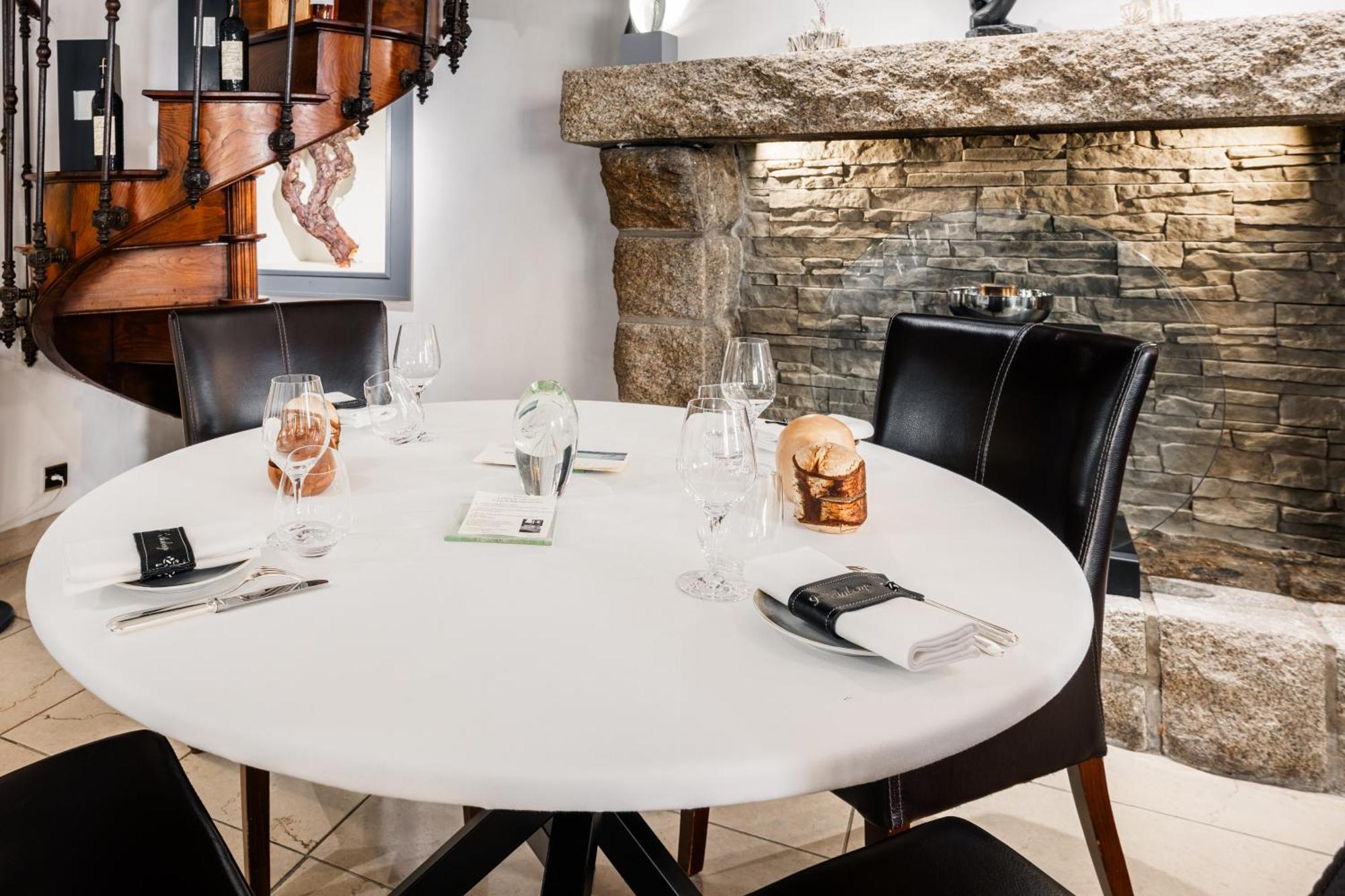 Logis L'Auberge - Maison Glenn Anna Sainte-Anne-d'Auray ภายนอก รูปภาพ